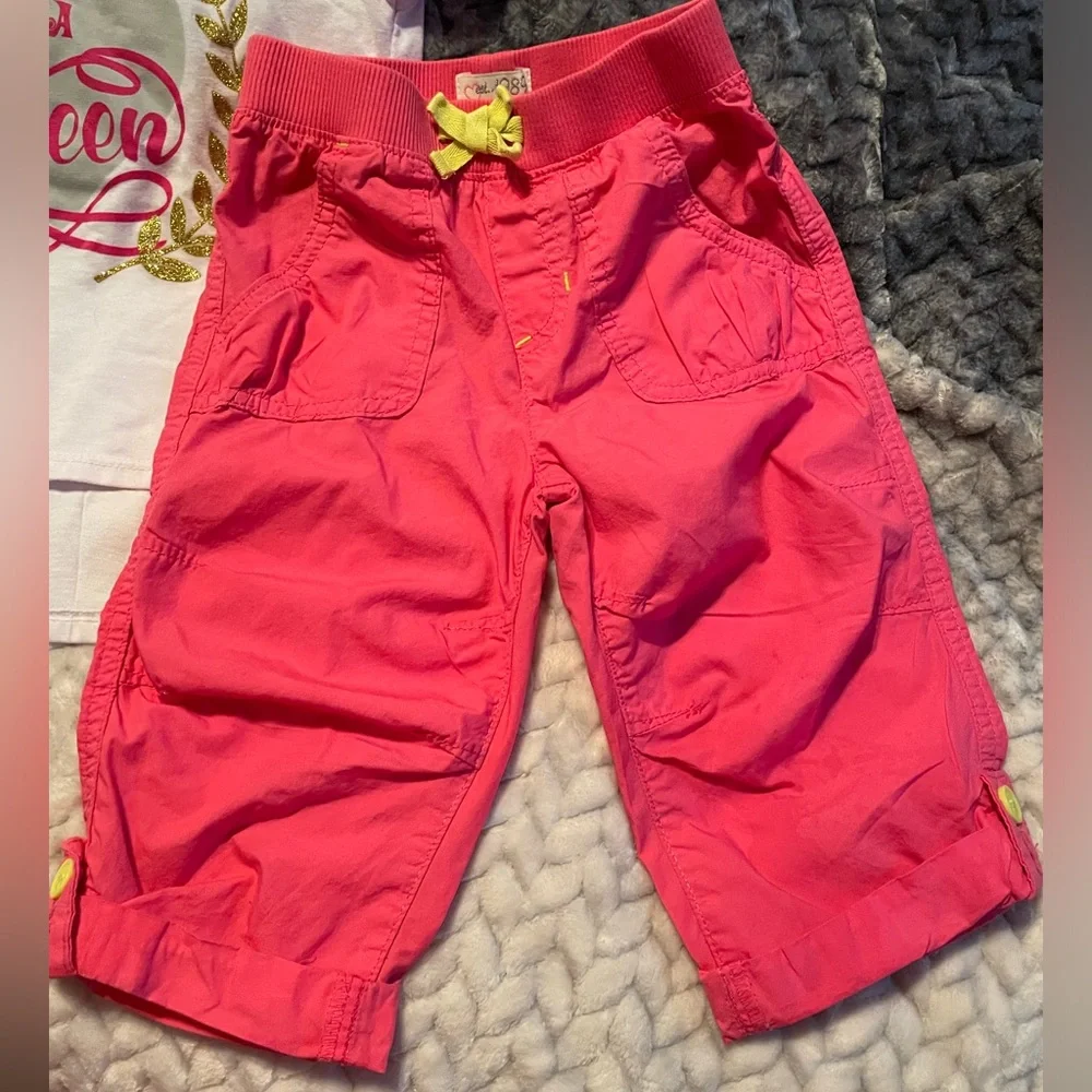 👑 Toddler Girls 4T 2 piece. Peach Pants and Top. Has Sparkle fit for a Queen EUC